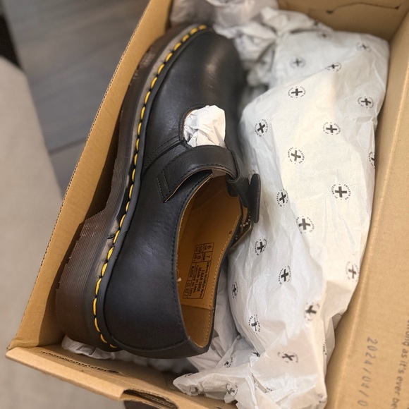 Dr. Martens Black Leather Mary Jane Shoes – Women’s Size 8 - Picture 2 of 3